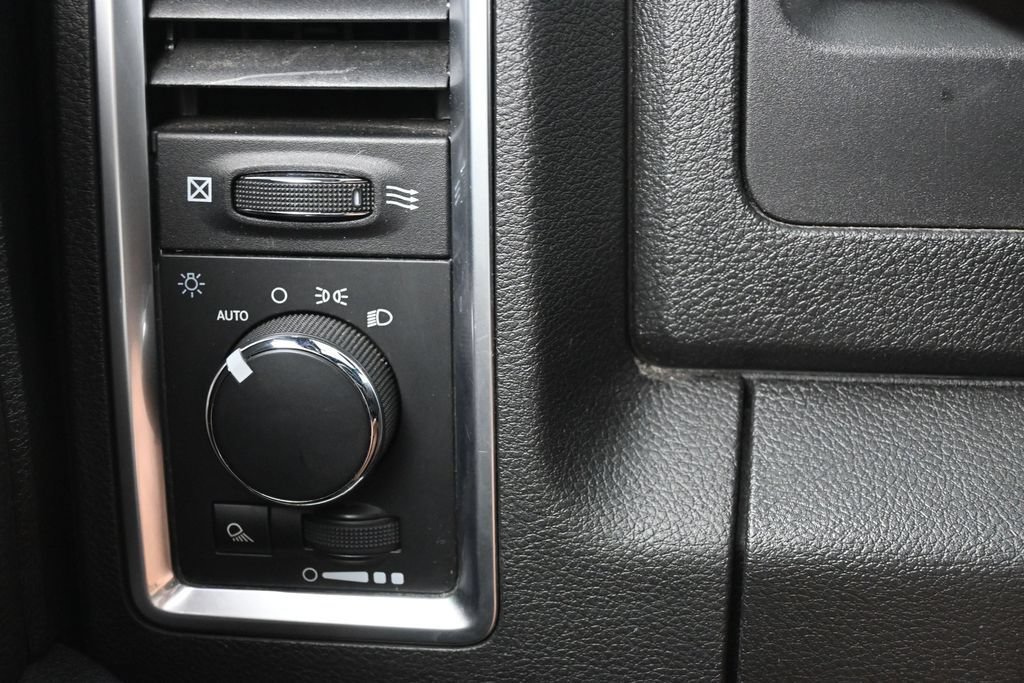 Used 2024 RAM 1500 Warlock AWD/4WD image 17