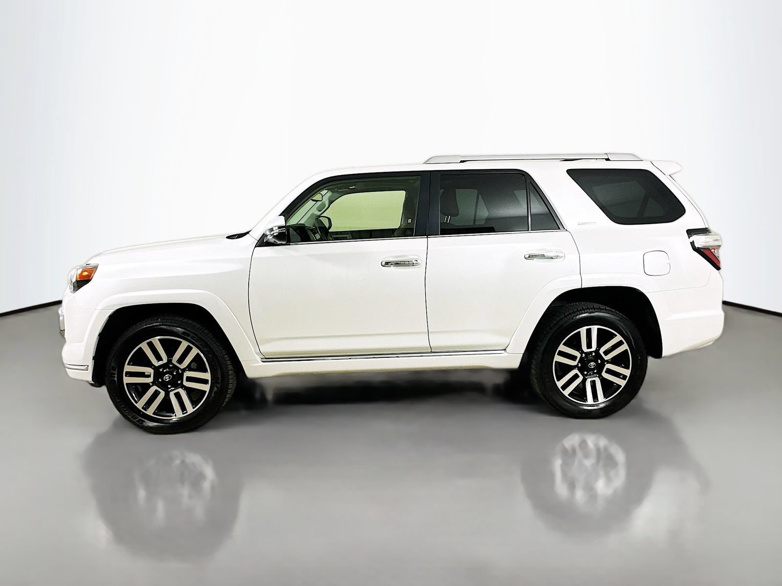 Used 2024 Toyota 4Runner Limited AWD/4WD image 8