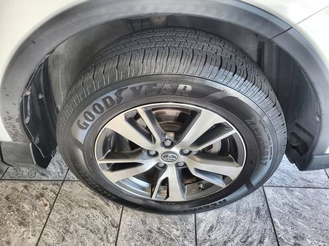 Used 2018 Toyota RAV4 XLE AWD/4WD image 10