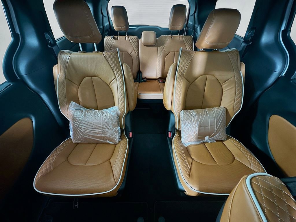 New 2026 Chrysler Pacifica Pinnacle image 10
