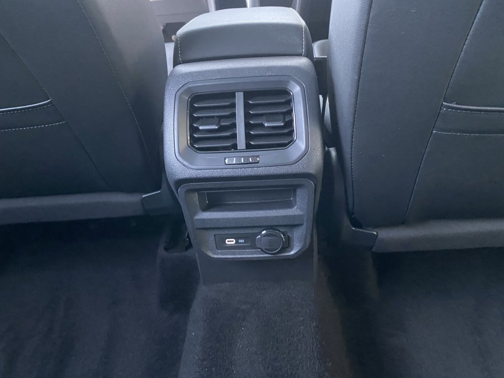 Used 2023 Volkswagen Tiguan SE w/ Panoramic Sunroof Package image 23