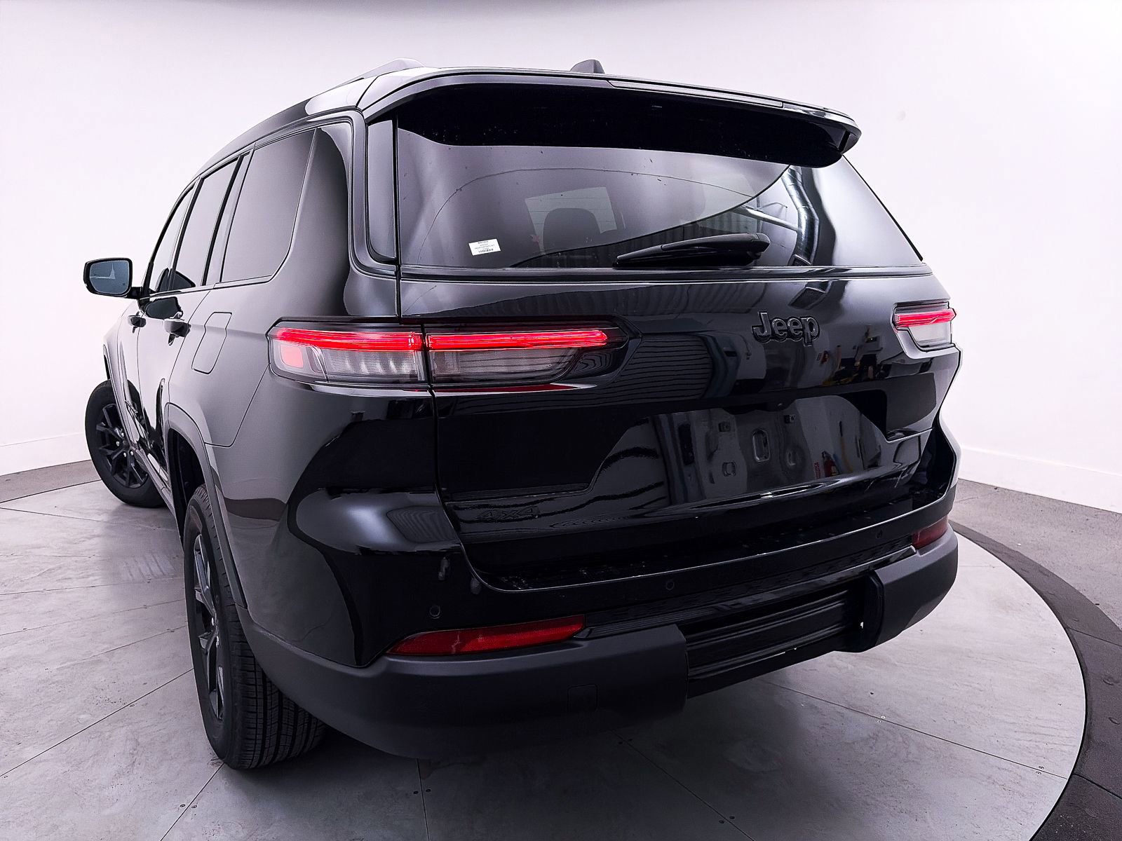 Used 2025 Jeep Grand Cherokee L Altitude AWD/4WD image 9