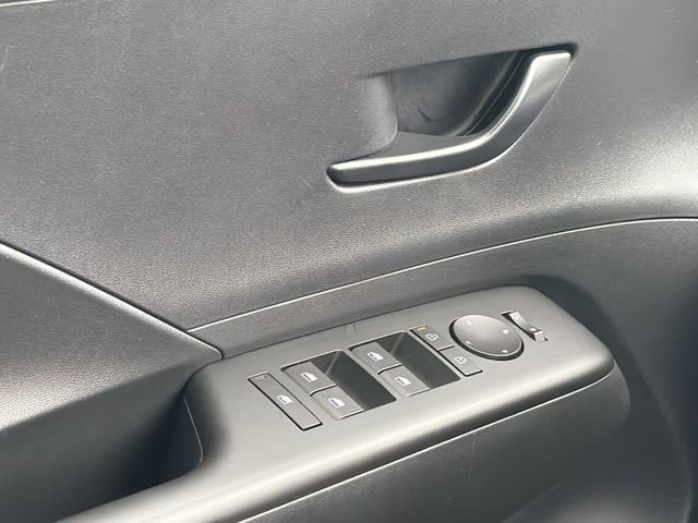 Used 2025 Hyundai Kona SEL AWD/4WD image 17