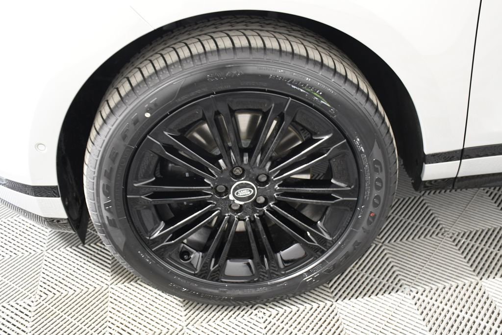 Certified 2026 Land Rover Range Rover Evoque Dynamic SE image 11