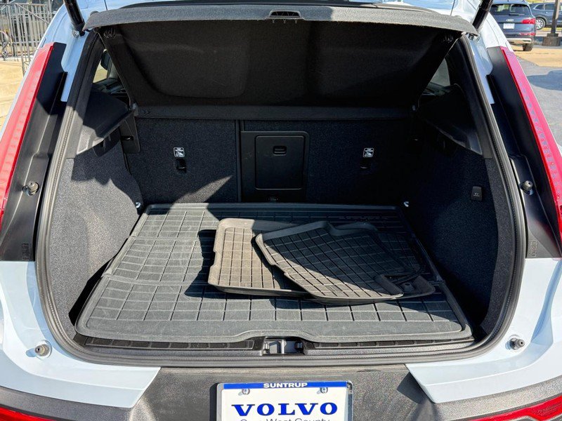 Used 2026 Volvo XC40 B5 Plus AWD/4WD image 5