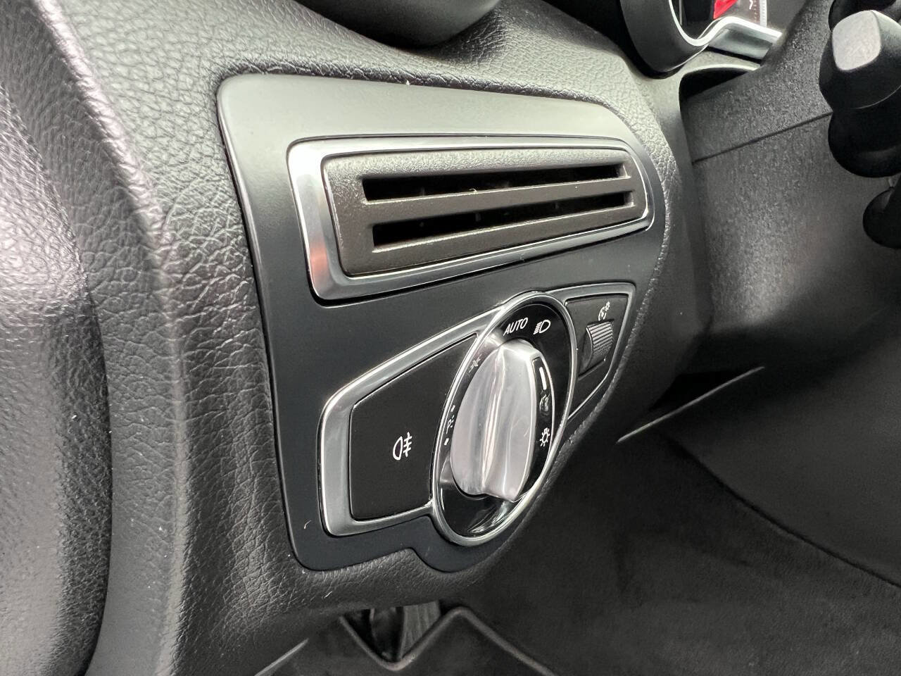 Used 2015 Mercedes-Benz C 300 Sedan image 34