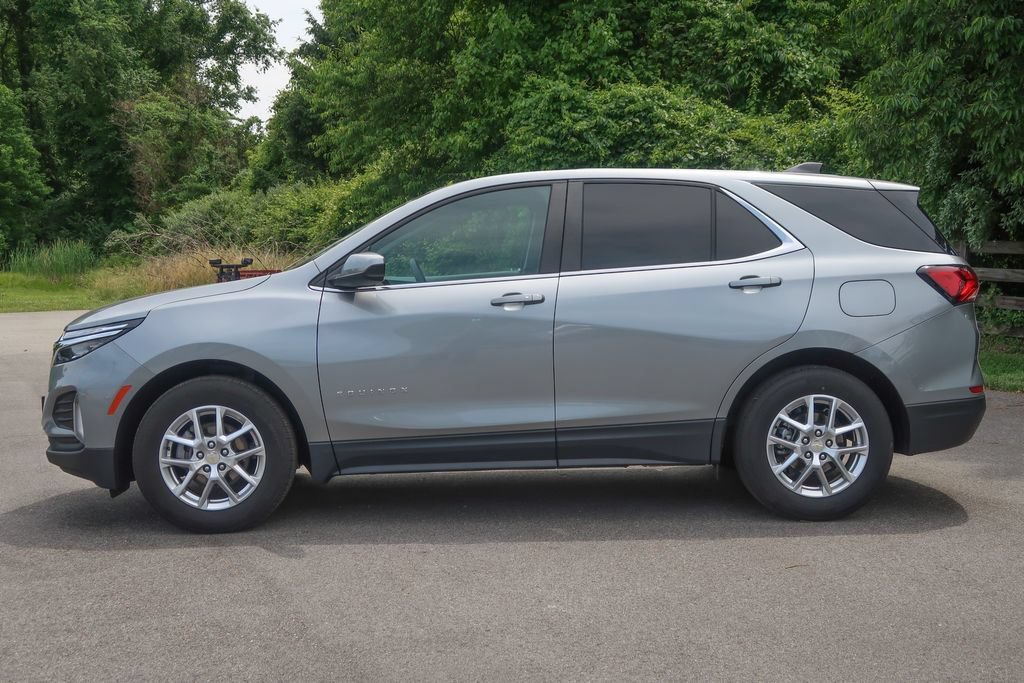 Used 2023 Chevrolet Equinox LT w/ LPO, Floor Liner Package FWD image 2