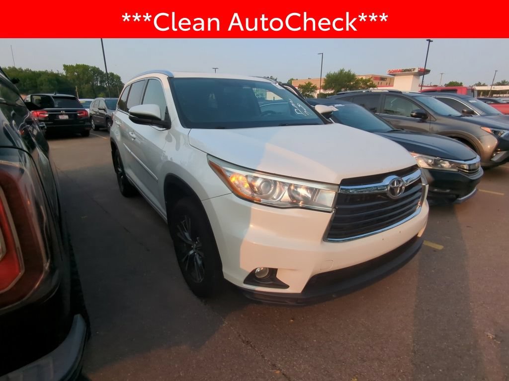 Used 2016 Toyota Highlander XLE AWD/4WD image 3