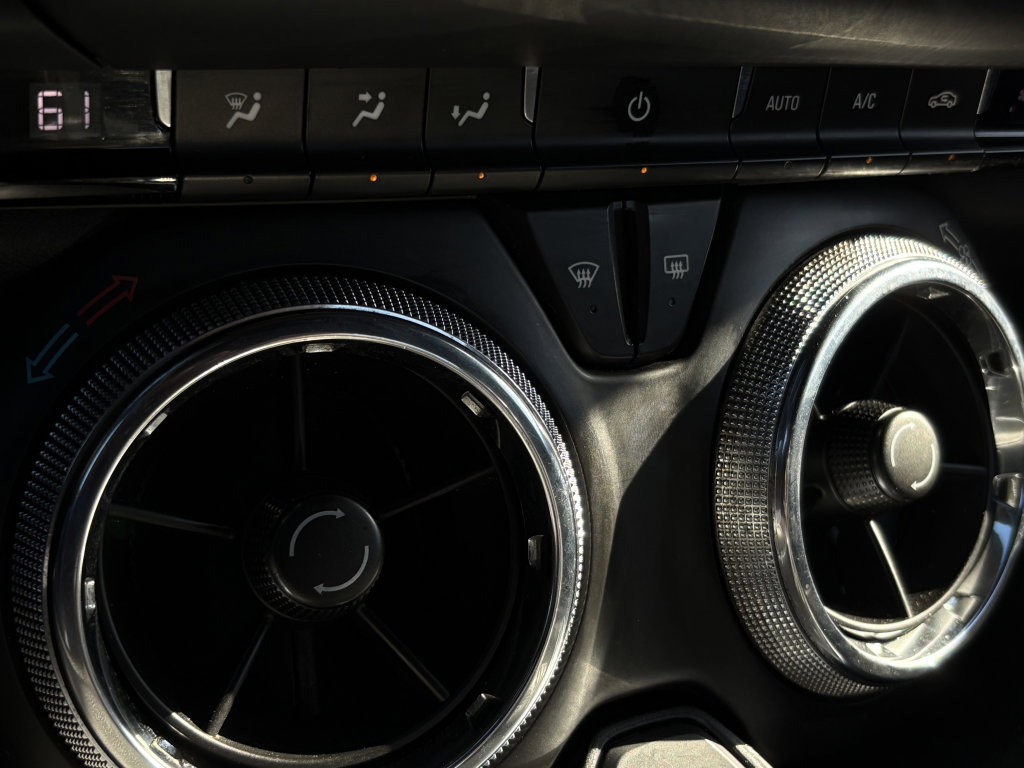 Used 2020 Chevrolet Camaro LT image 7