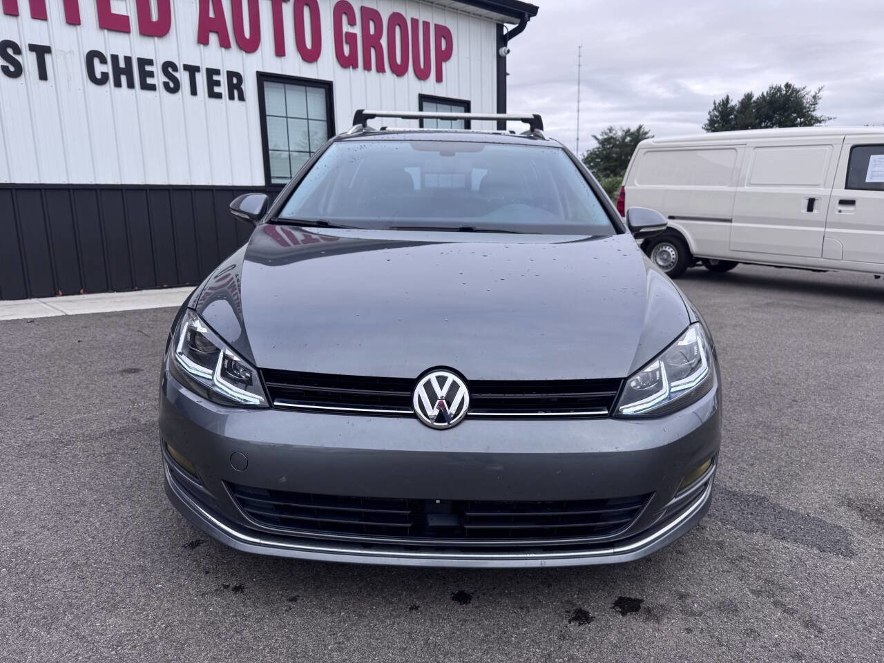 Used 2017 Volkswagen Golf S FWD image 3
