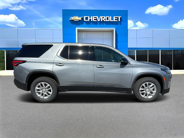 Used 2023 Chevrolet Traverse LS FWD image 2