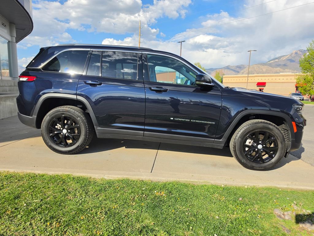 Used 2024 Jeep Grand Cherokee Limited w/ Trailer Tow Package image 4