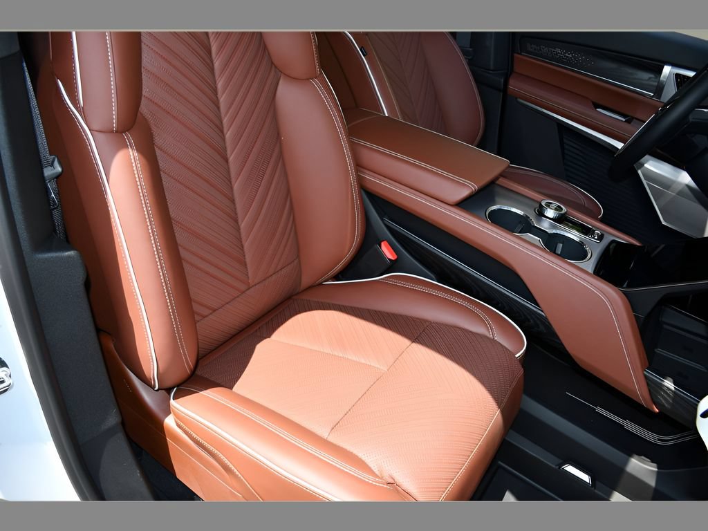 New 2027 Cadillac Vistiq Platinum w/ LPO, Floor Liner Package AWD/4WD image 31