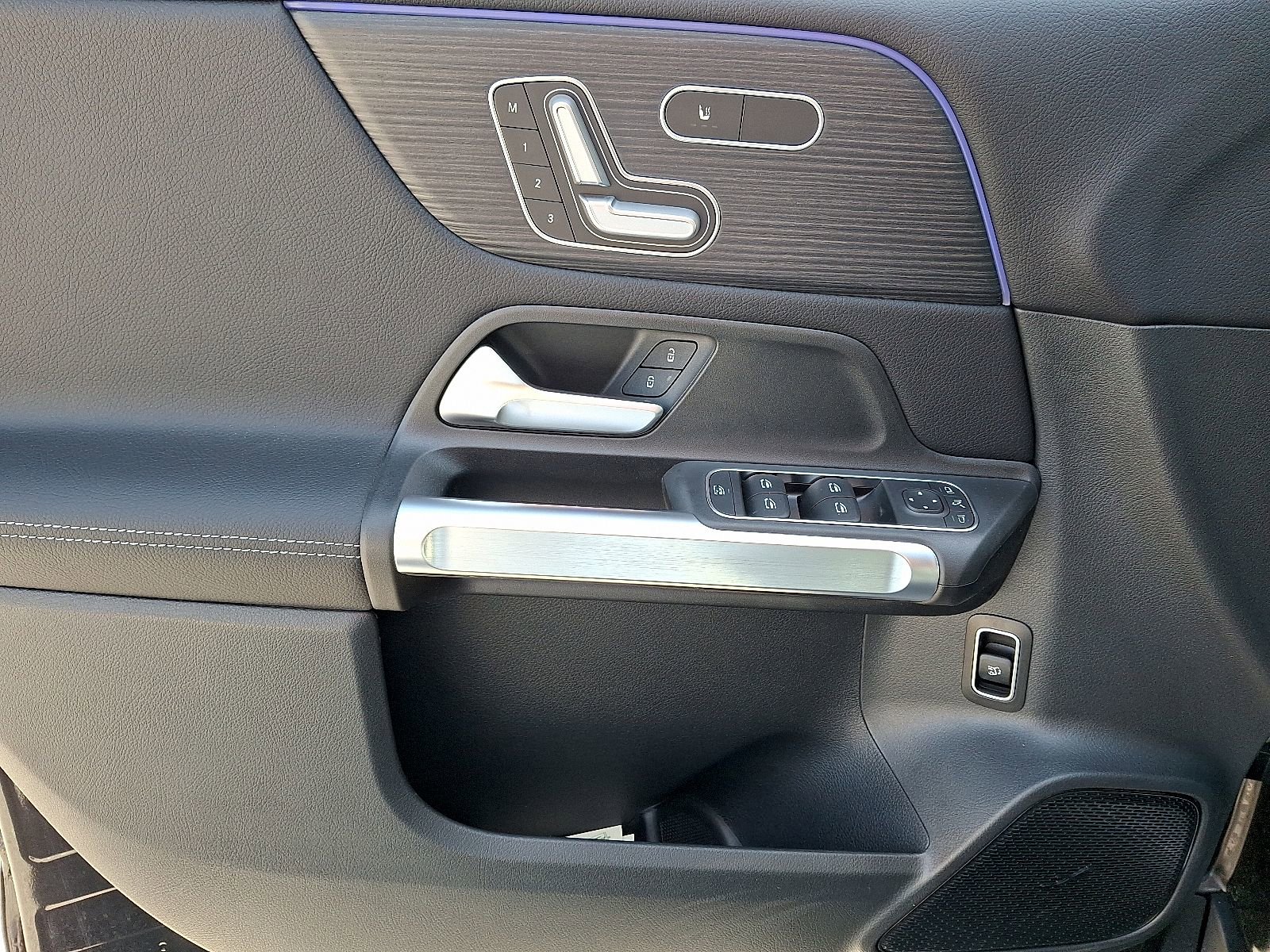 New 2026 Mercedes-Benz GLB 250 4MATIC image 8