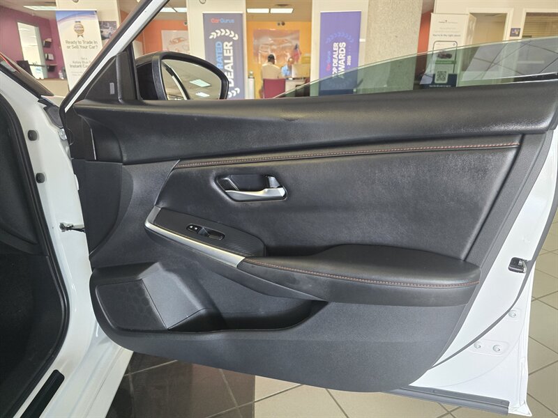 Used 2025 Nissan Sentra SR FWD image 12
