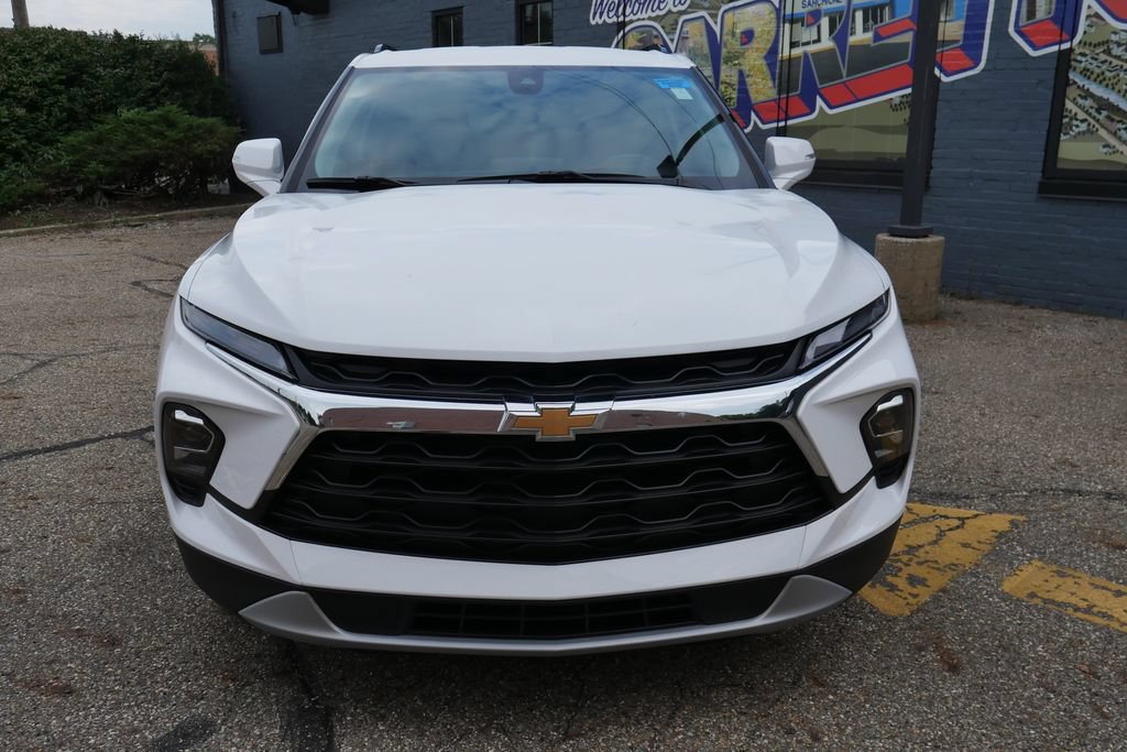 Used 2023 Chevrolet Blazer LT AWD/4WD image 2