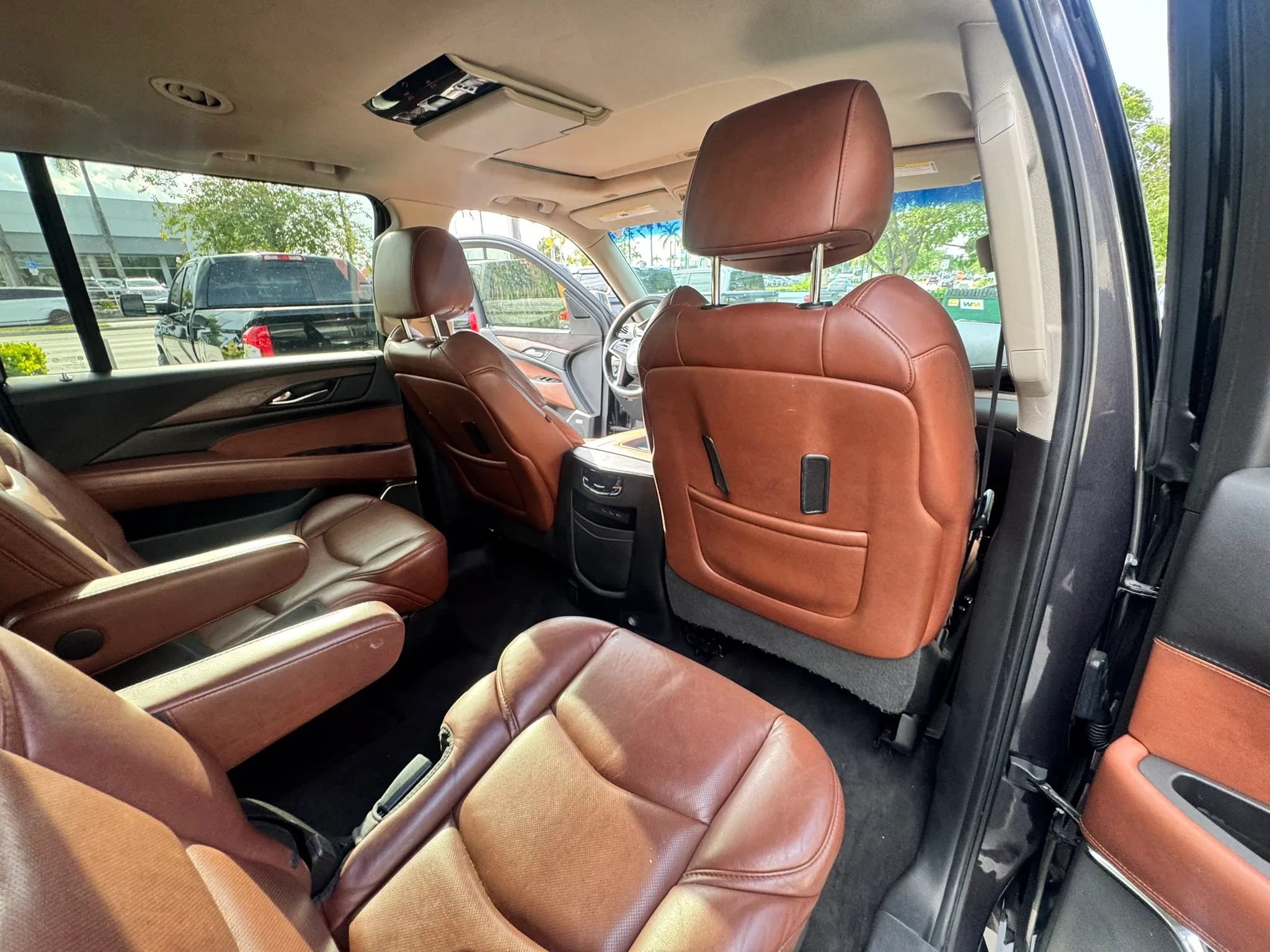 Used 2017 Cadillac Escalade ESV Premium Luxury AWD/4WD image 25