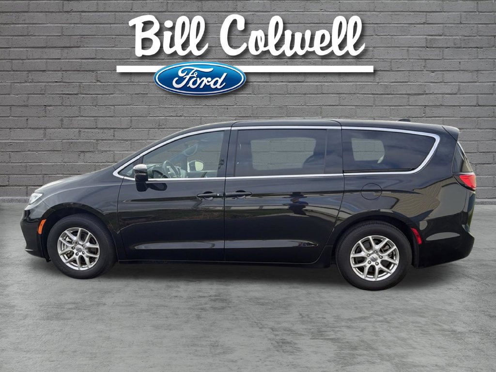 Used 2025 Chrysler Pacifica Select FWD image 8