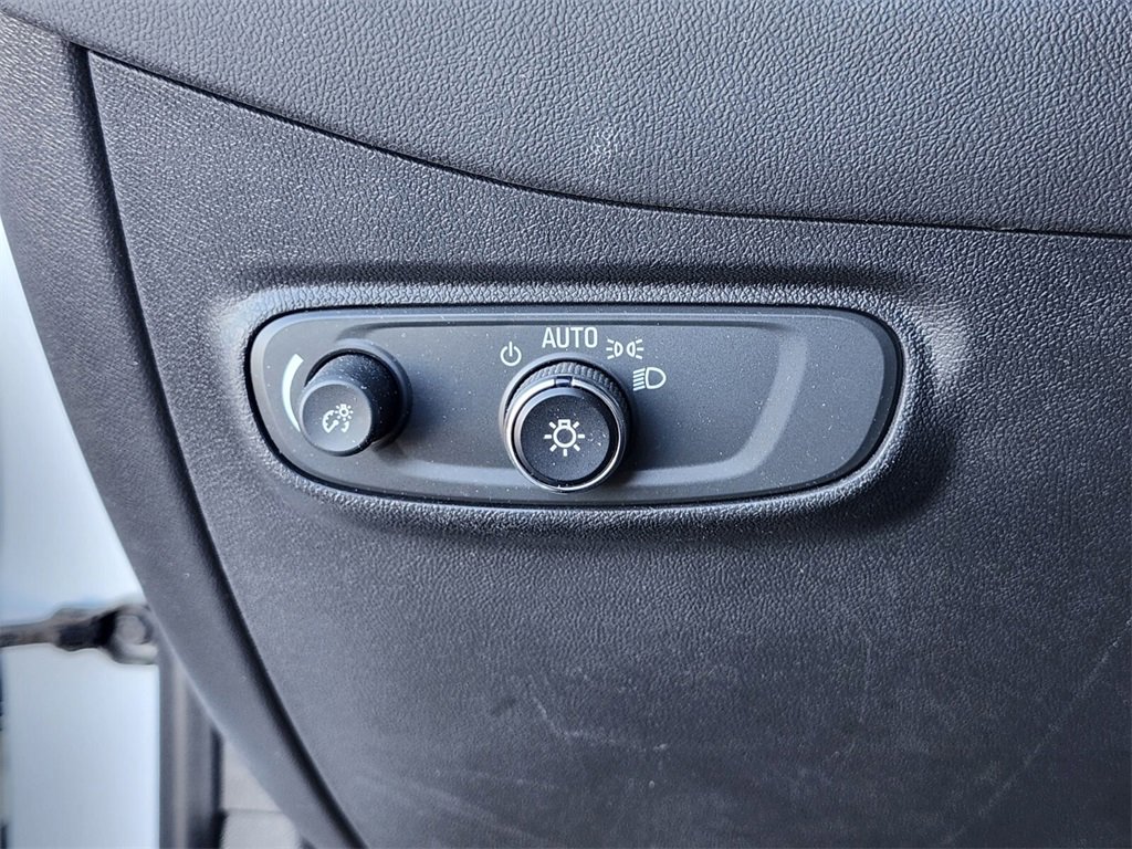 Used 2022 Chevrolet Equinox LS image 18