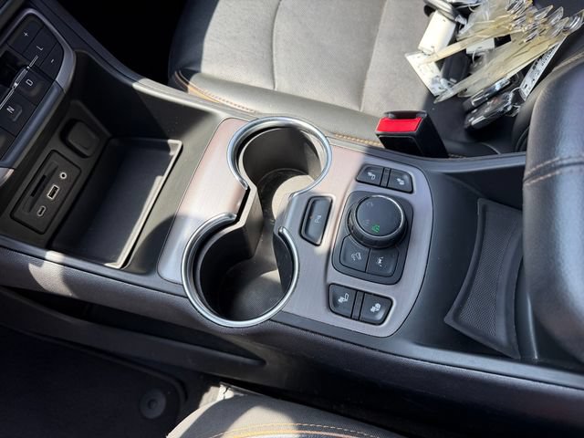 Used 2022 GMC Terrain AT4 w/ Tech Package AWD/4WD image 14