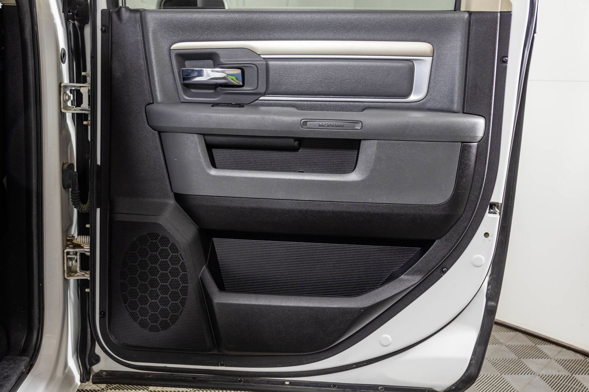 Used 2014 RAM 2500 SLT image 39