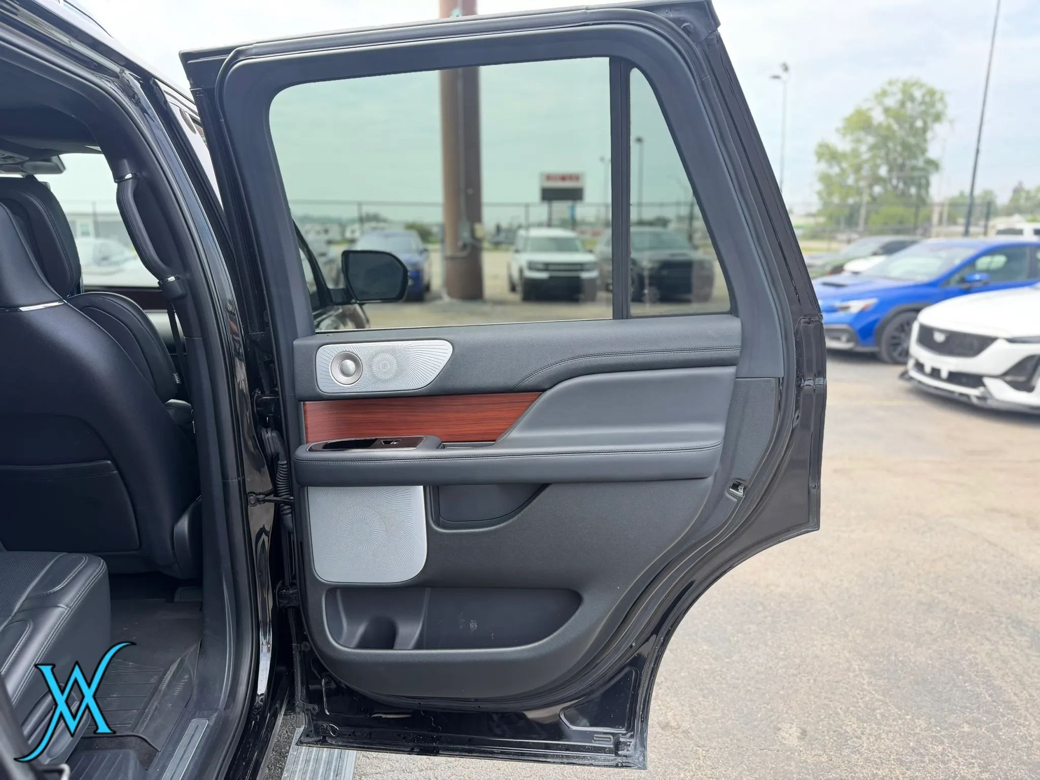 Used 2023 Lincoln Navigator Reserve AWD/4WD image 18