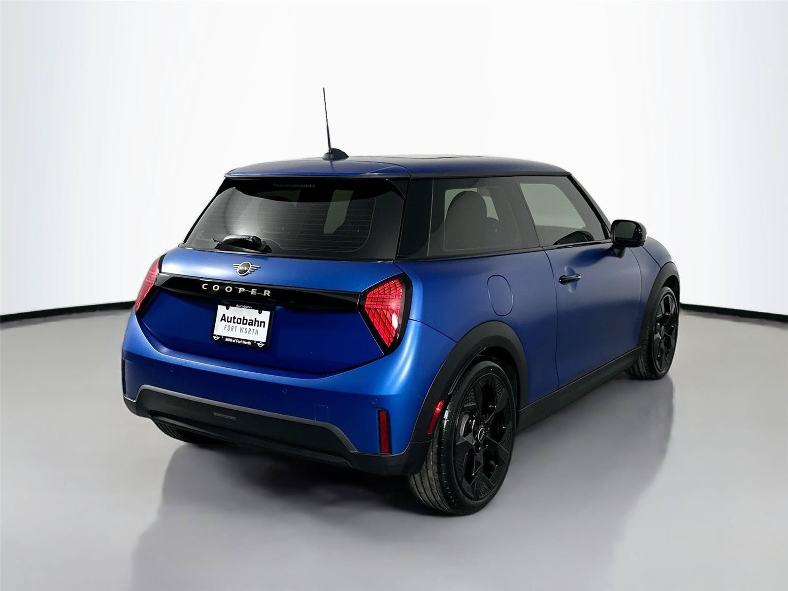 Used 2025 MINI Cooper 2-Door Hardtop FWD image 4