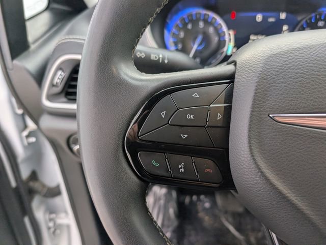 Used 2023 Chrysler Pacifica Touring image 12