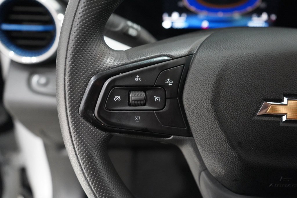 Used 2025 Chevrolet Trax LT FWD image 21