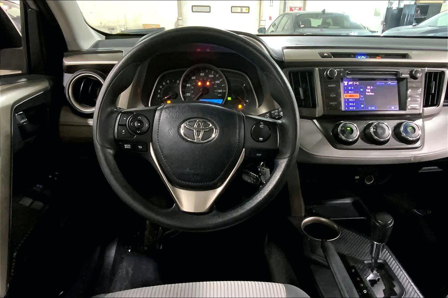 Used 2013 Toyota RAV4 LE AWD/4WD image 6