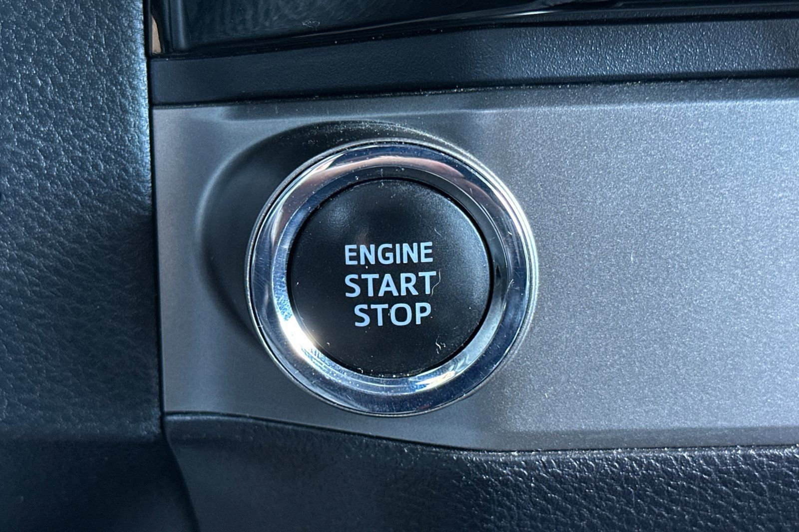 Used 2016 Toyota Tacoma Limited w/ Towing Package image 20