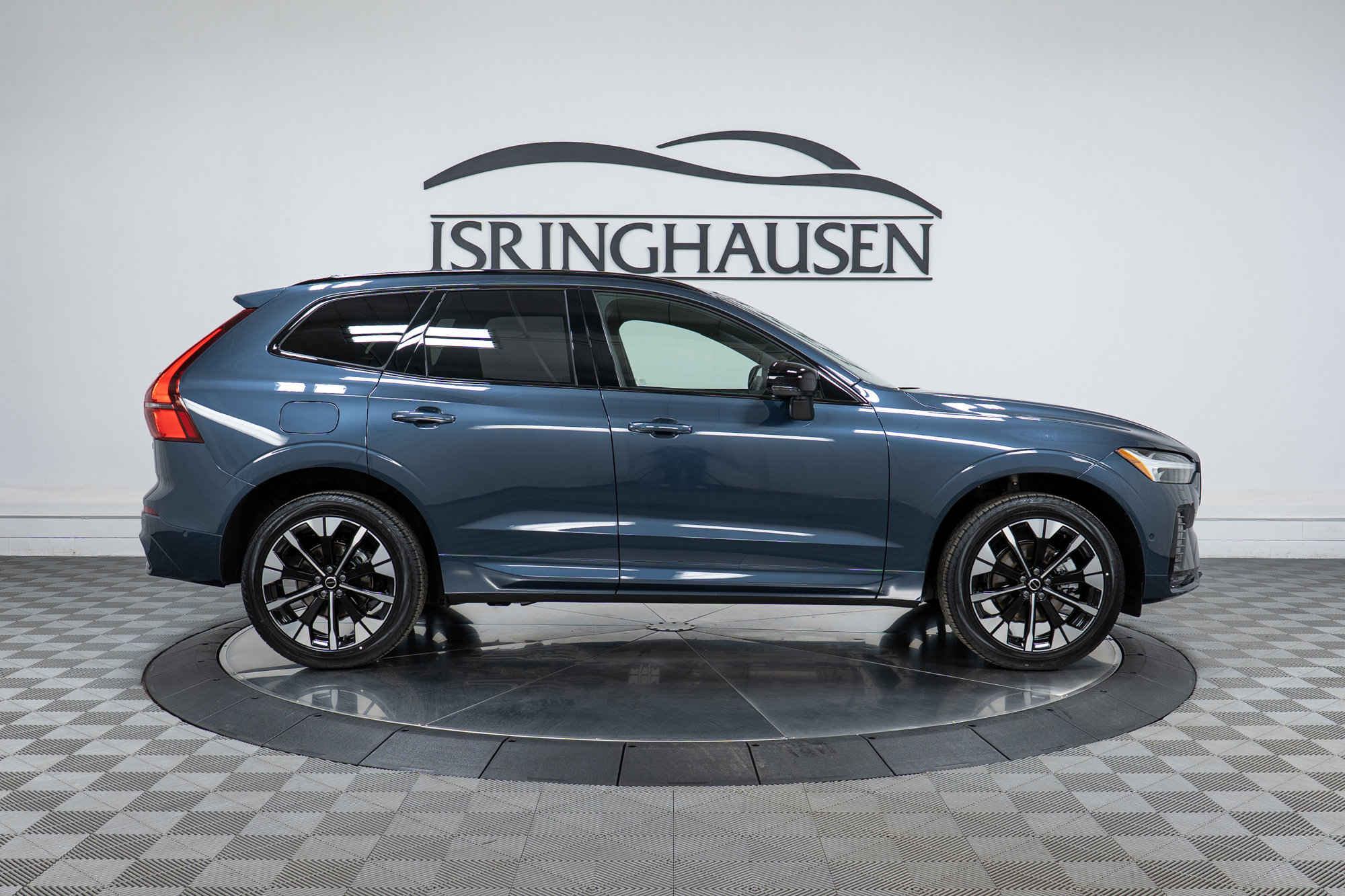 New 2026 Volvo XC60 B5 Plus w/ Climate Package image 4