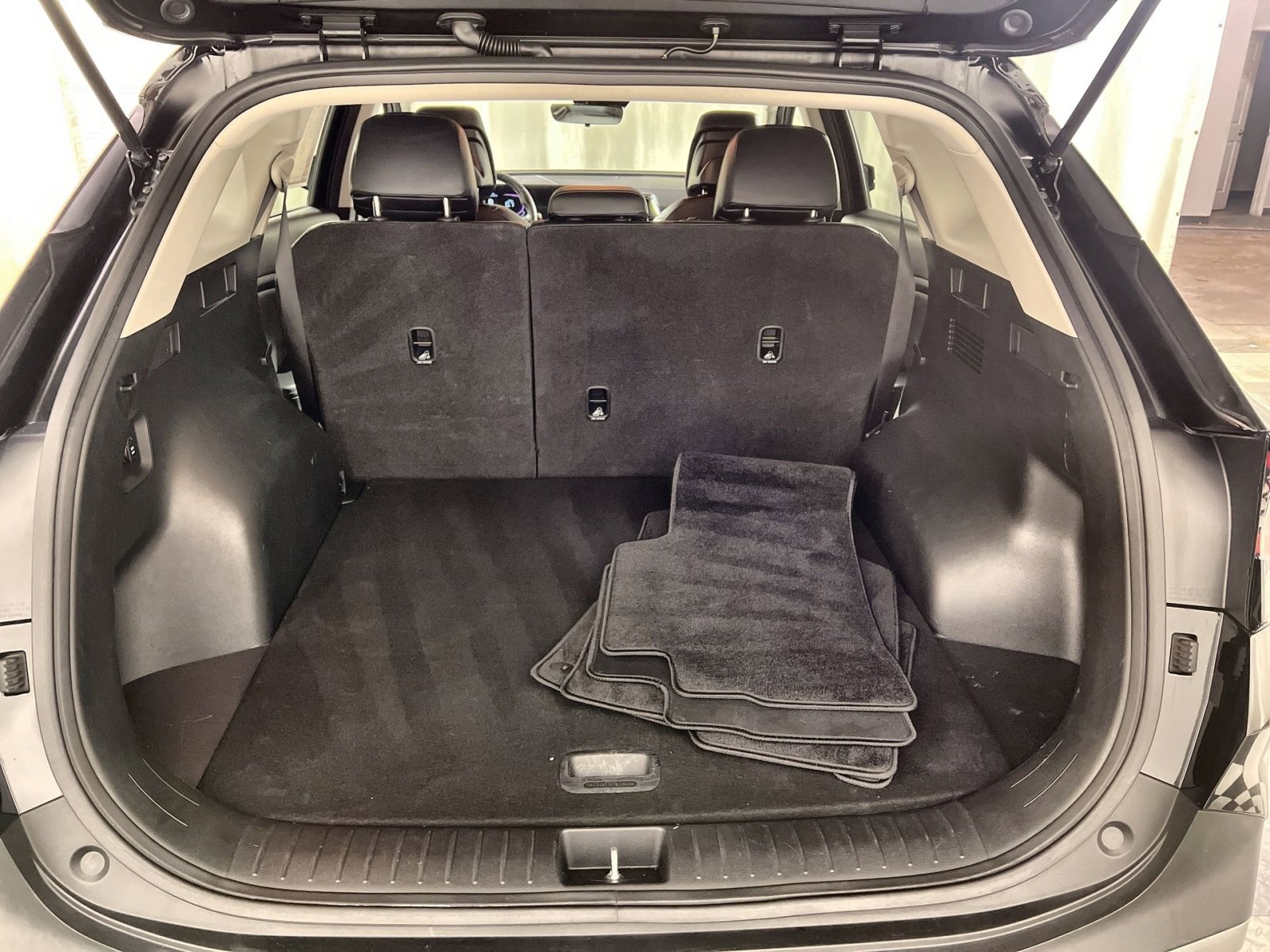 Used 2023 Kia Sportage EX image 28