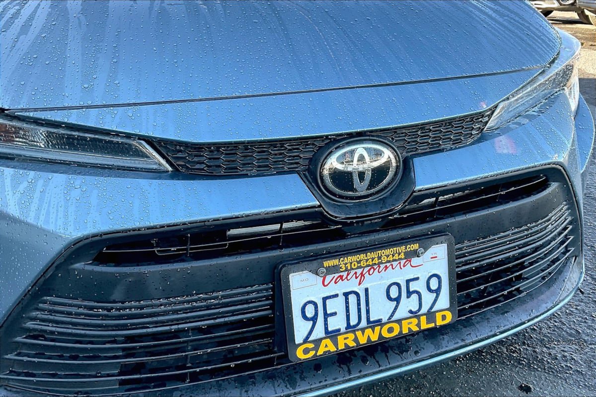 Used 2020 Toyota Corolla LE FWD image 28