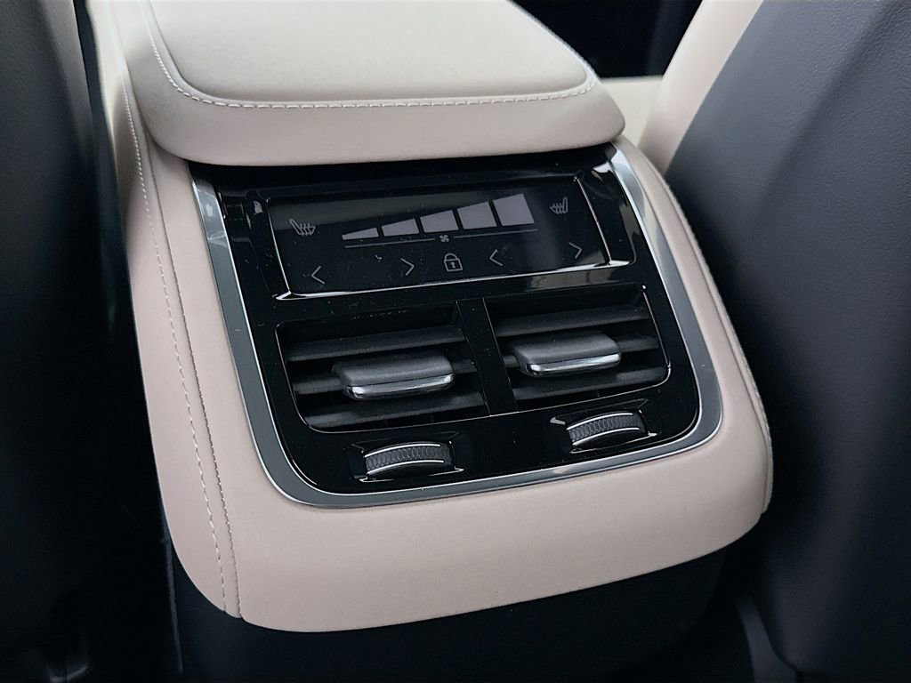 New 2026 Volvo XC90 B6 Plus w/ Protection Package Premier image 26