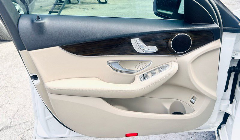 Used 2019 Mercedes-Benz C 300 Sedan image 9