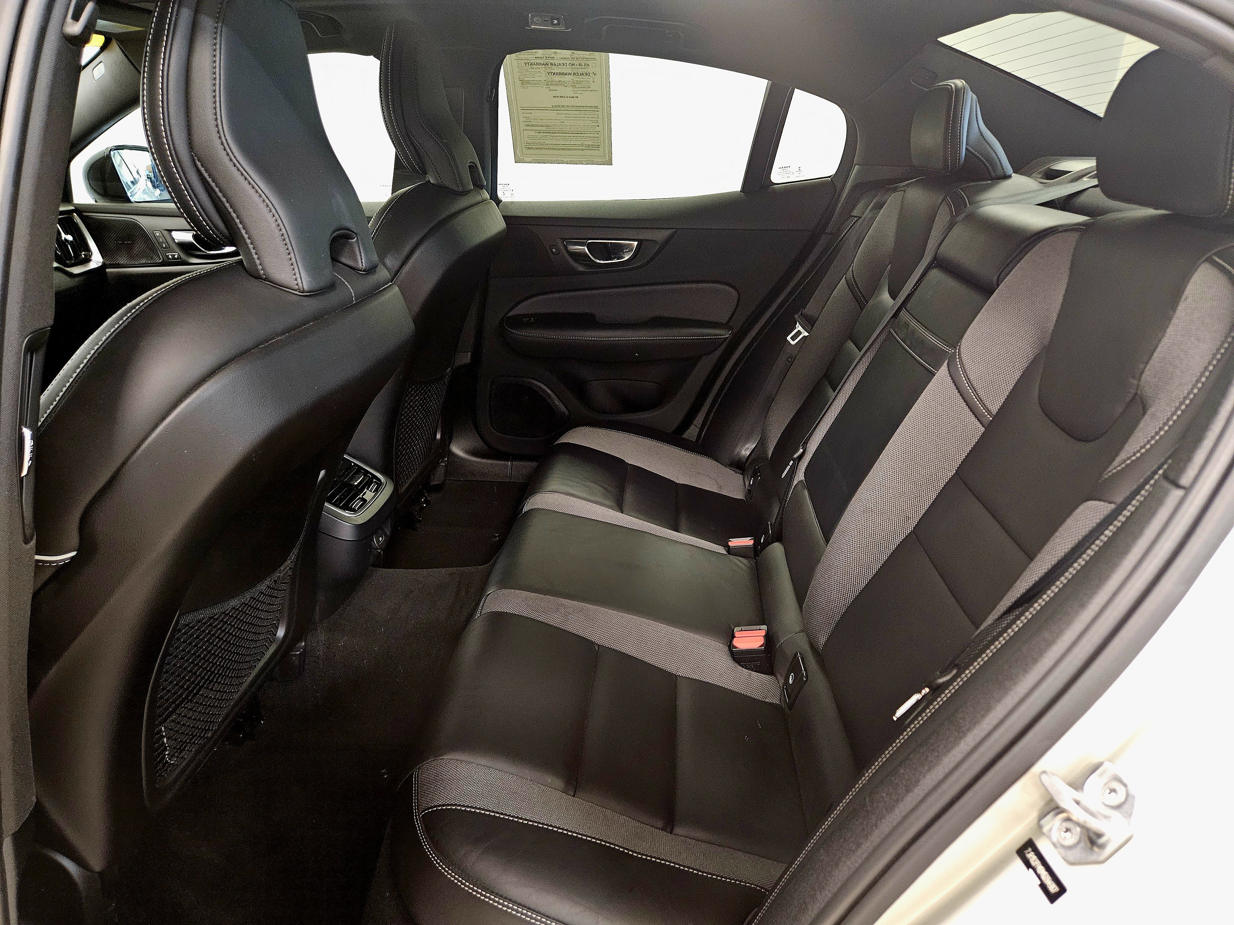 Used 2021 Volvo S60 T5 R-Design image 11