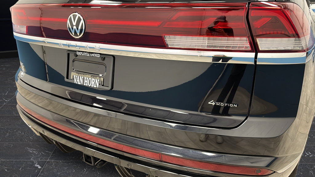 Used 2024 Volkswagen Atlas Cross Sport SEL R-Line AWD/4WD image 39
