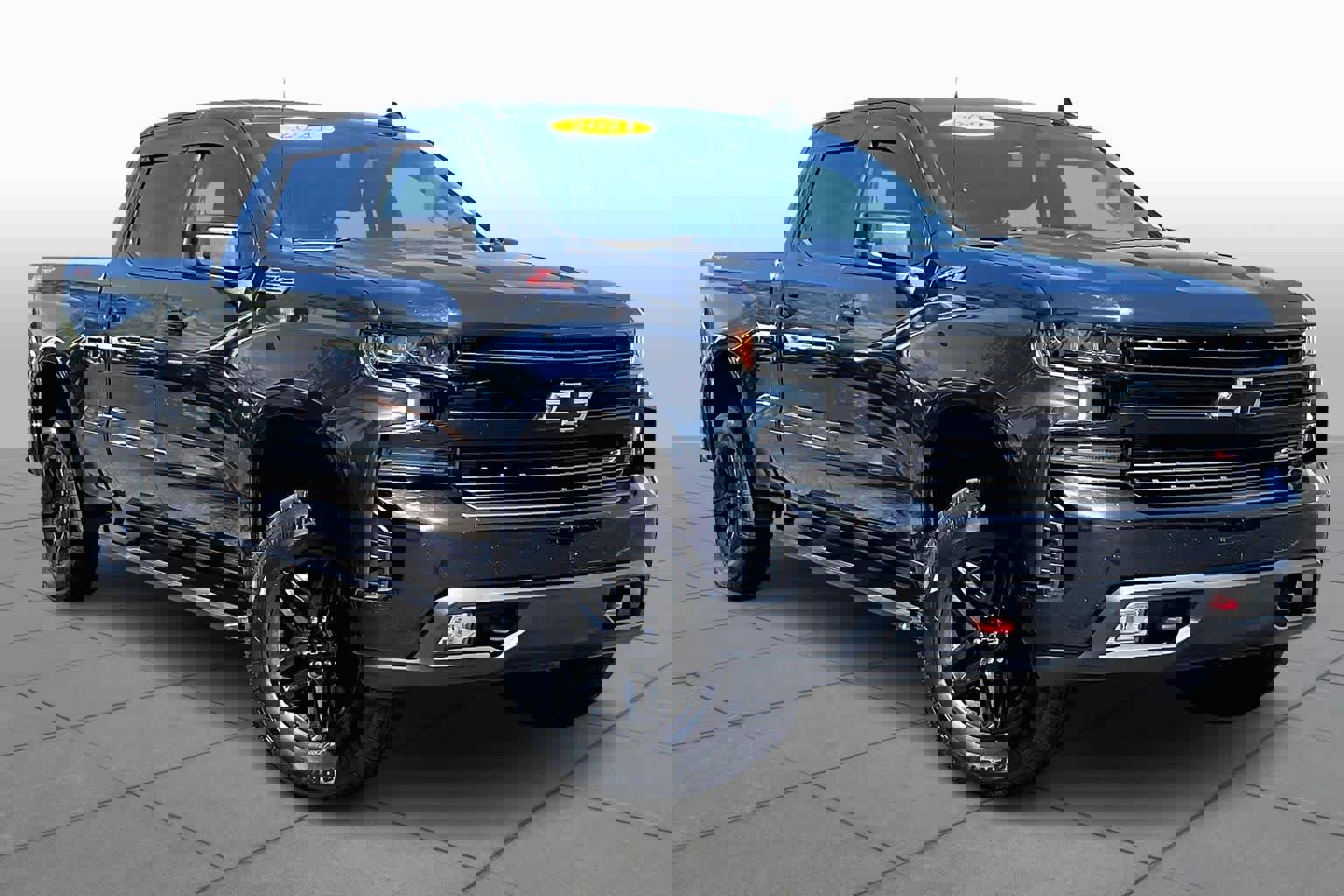 Used 2021 Chevrolet Silverado 1500 LT Trail Boss w/ Convenience Package II image 3