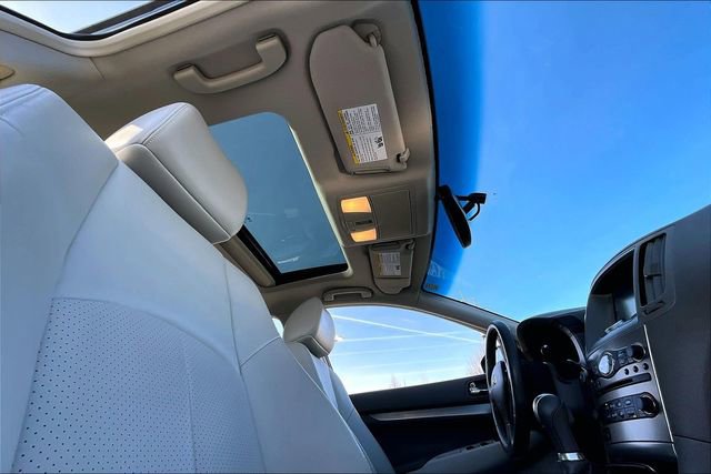 Used 2015 INFINITI Q40 w/ Navigation Package image 22