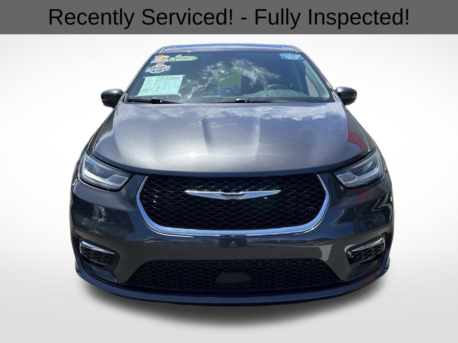 Used 2023 Chrysler Pacifica Touring-L image 3