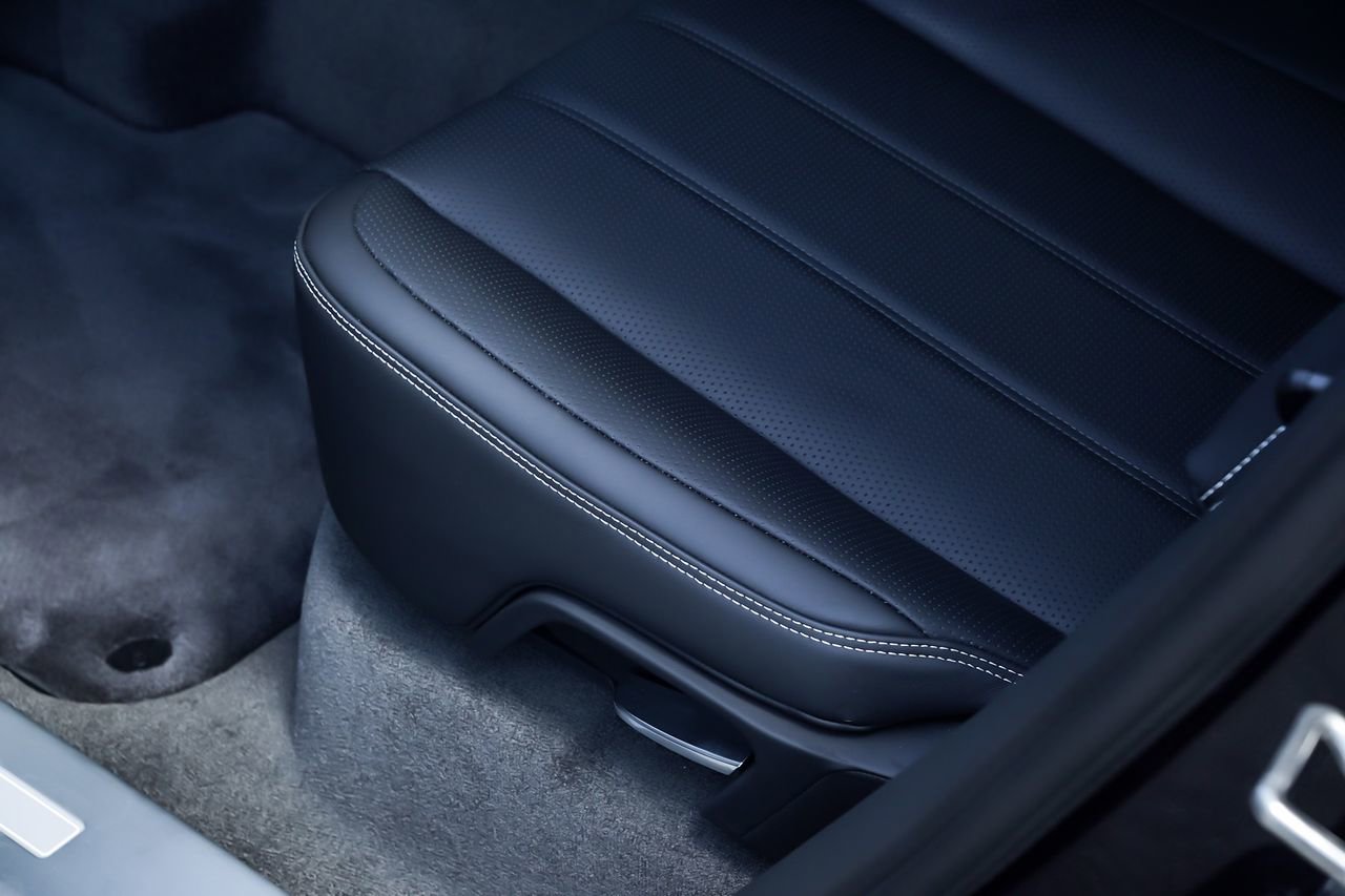 Certified 2024 Bentley Bentayga Extended Wheelbase image 37