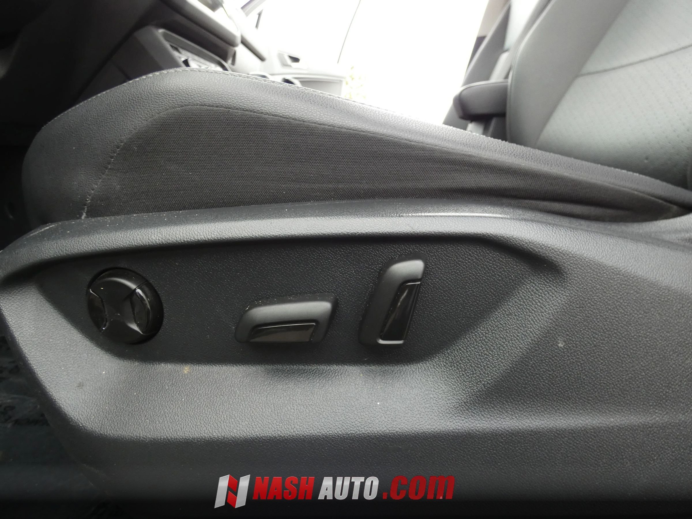 Used 2020 Volkswagen Tiguan SE w/ Panoramic Sunroof Package FWD image 51