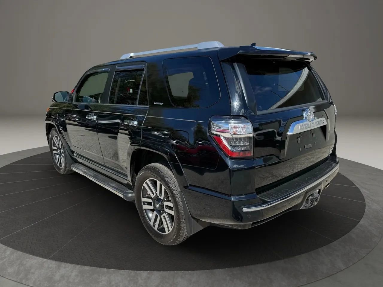 Used 2018 Toyota 4Runner Limited AWD/4WD image 3