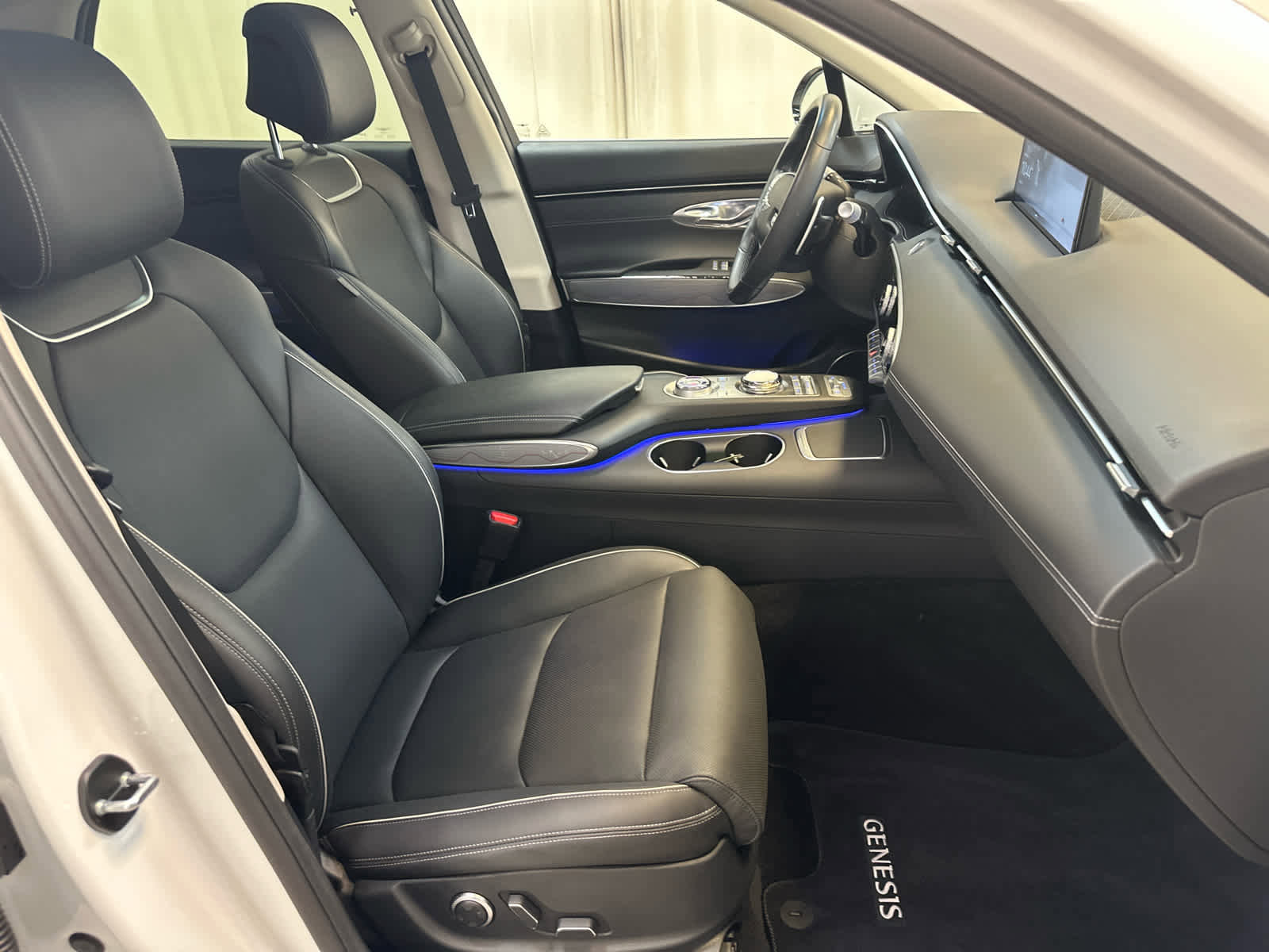 Used 2024 Genesis GV70 2.5T Advanced w/ Advanced Package image 14