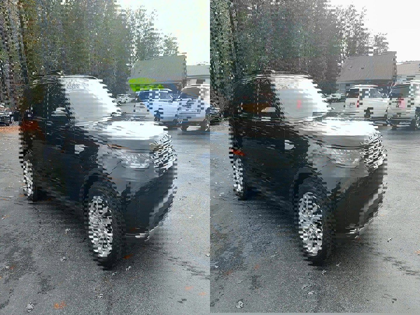 Used 2018 Land Rover Discovery HSE image 3