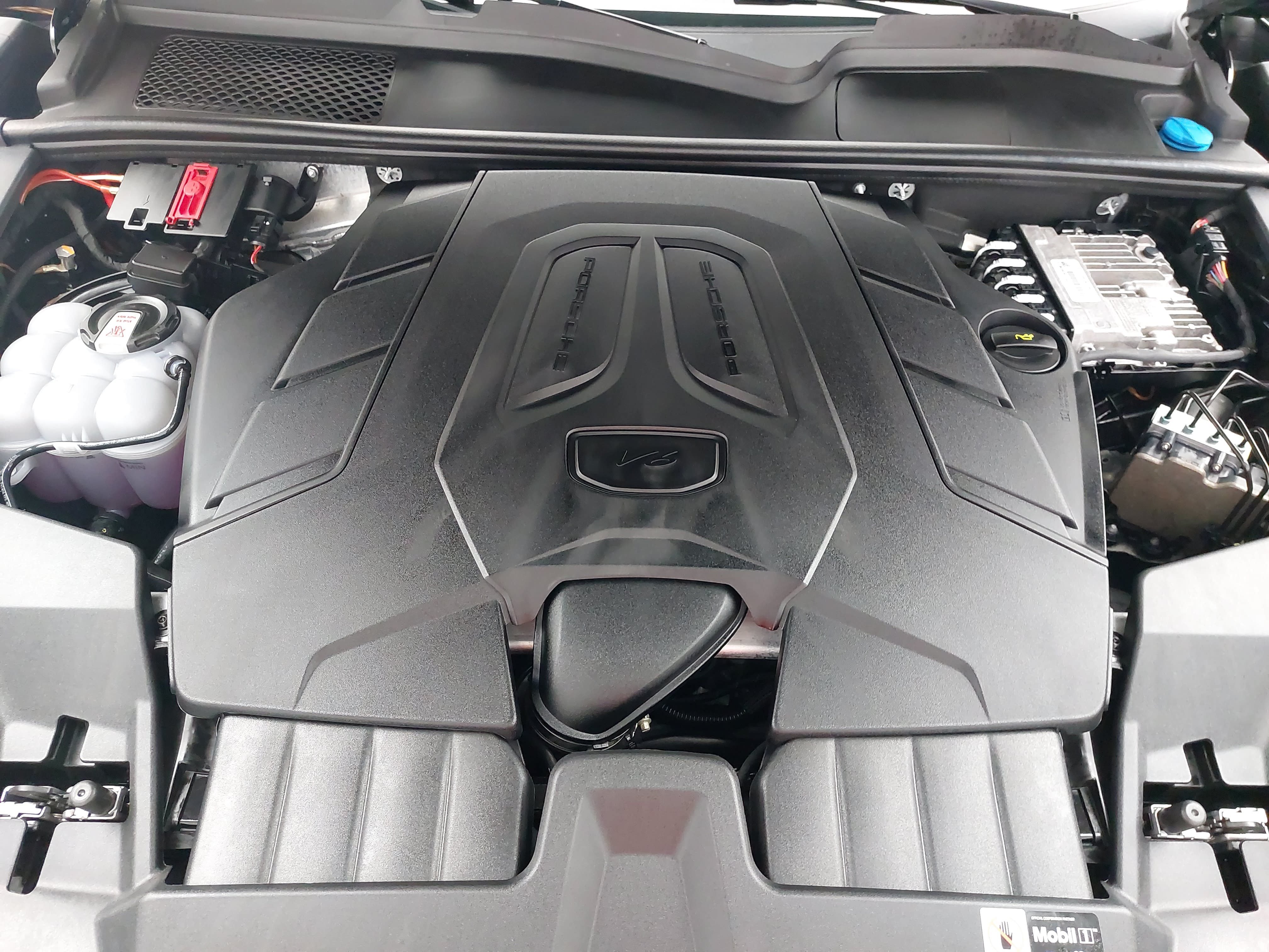 Certified 2026 Porsche Cayenne AWD/4WD image 33