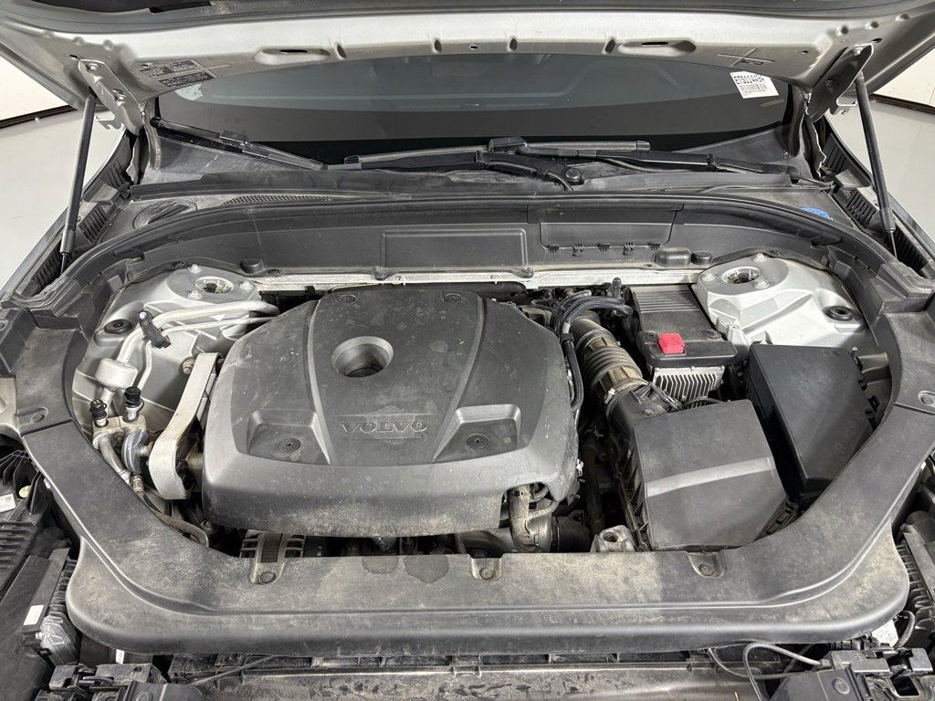 Used 2018 Volvo XC60 T6 Momentum w/ Vision Package image 44