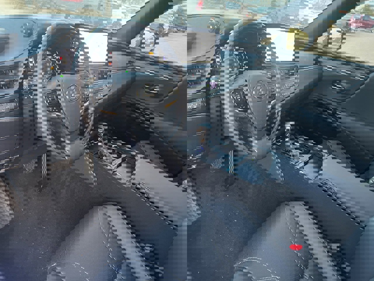 Used 2024 Lexus ES 300h w/ Luxury Package image 8