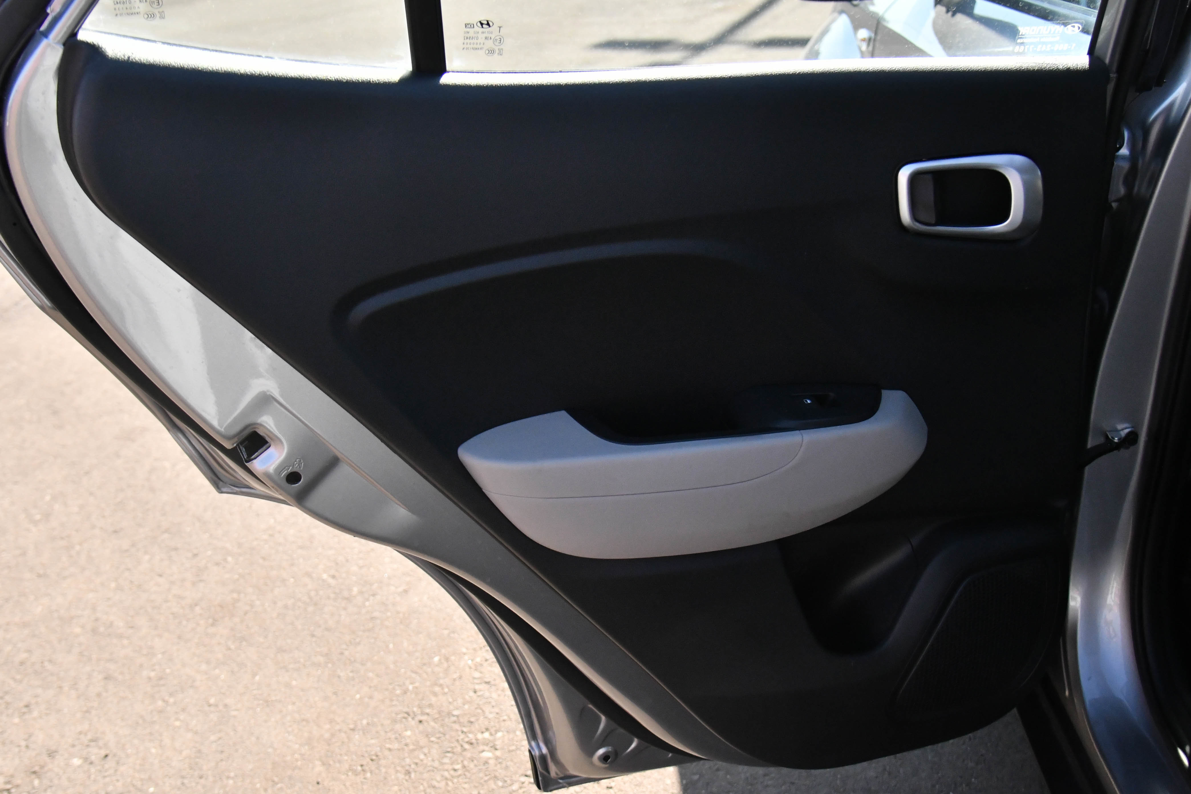 Used 2023 Hyundai Venue SEL w/ Cargo Package image 32